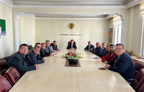 Kaymakamlık toplantı salonunda Kaymakamımız Sn. Emre ÇİFCİ başkanlığında köy muhtarlarımızla toplantı gerçekleştirildi.