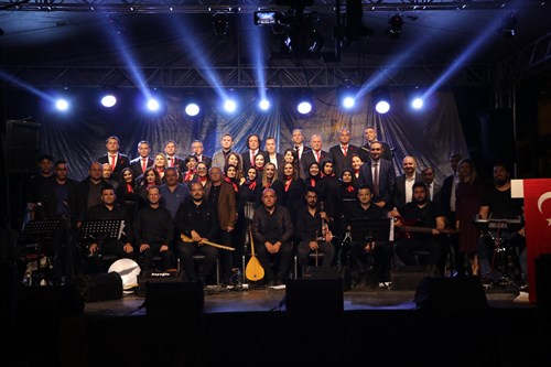 Vali Yardımcısı Sn. İbrahim ÖZKAN, Dinar Kaymakamı Sn. Selami KAPANKAYA, Kaymakamımız Sn. Kadir ULUSOY,  Türk Halk Müziği Konserine katıldılar. 